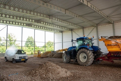 dakplaten van raam varsseveld hal van binnen