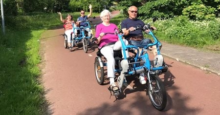 Stichting Fietsmaatjes Schiedam op de Fun2Go duofiets van van Raam