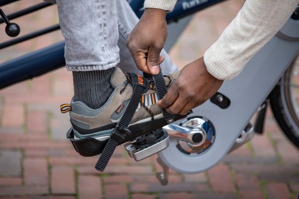 optie voetenbakjes op van raam funtrain duofiets