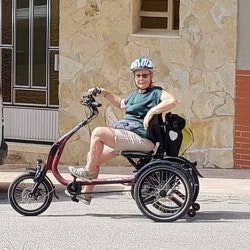 Pédaler avec la maladie de Parkinson sur le tricycle électrique Easy Rider Compact de Van Raam