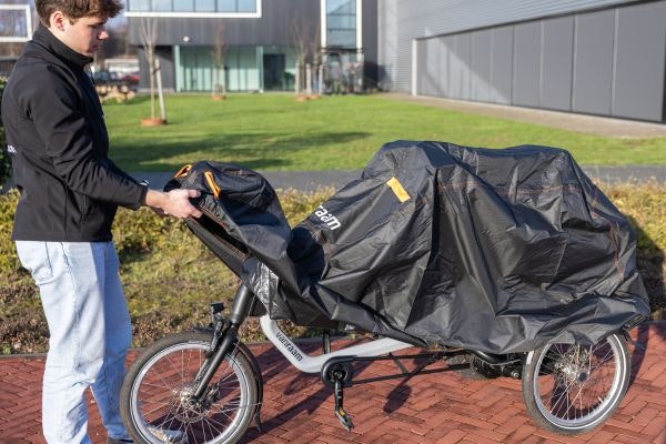 Special needs bike Van Raam storing - bicycle cover