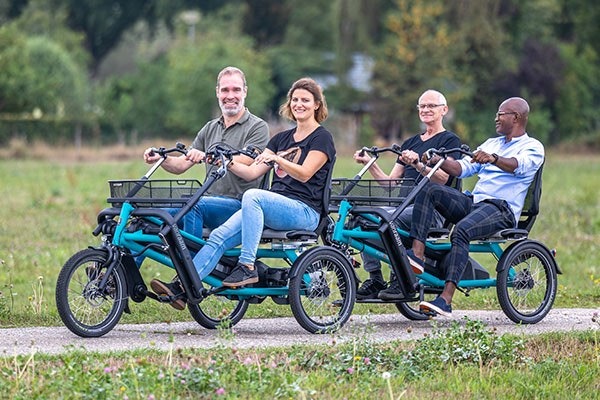 Van Raam Fun2Go Parallel-Tandem und FunTrain Parallel-Tandem-Anhaenger Fahrrad fuer 4 Personen