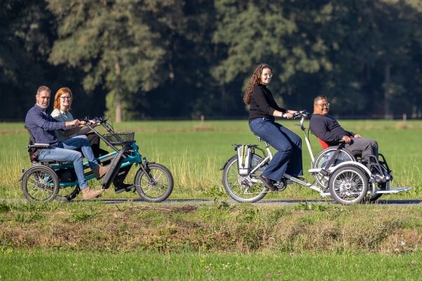 Van Raam Fun2Go Parallel-Tandem und VeloPlus Rollstuhlfahrrad