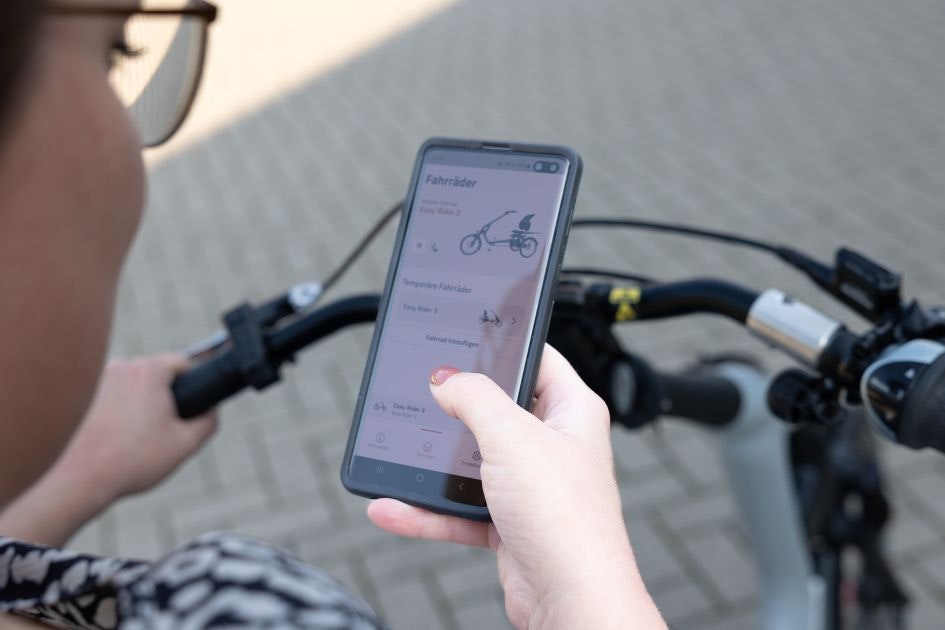 e-bike app van raam app on smartphone