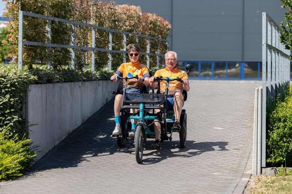 Fietsmaatjes met Van Raam duofiets de Mont Ventoux op voor ALS