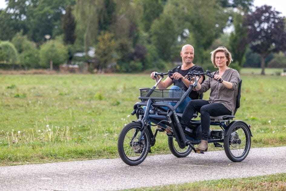 Cycling together on the standard reinforced frame of the vanRaam Fun2Go duo bike