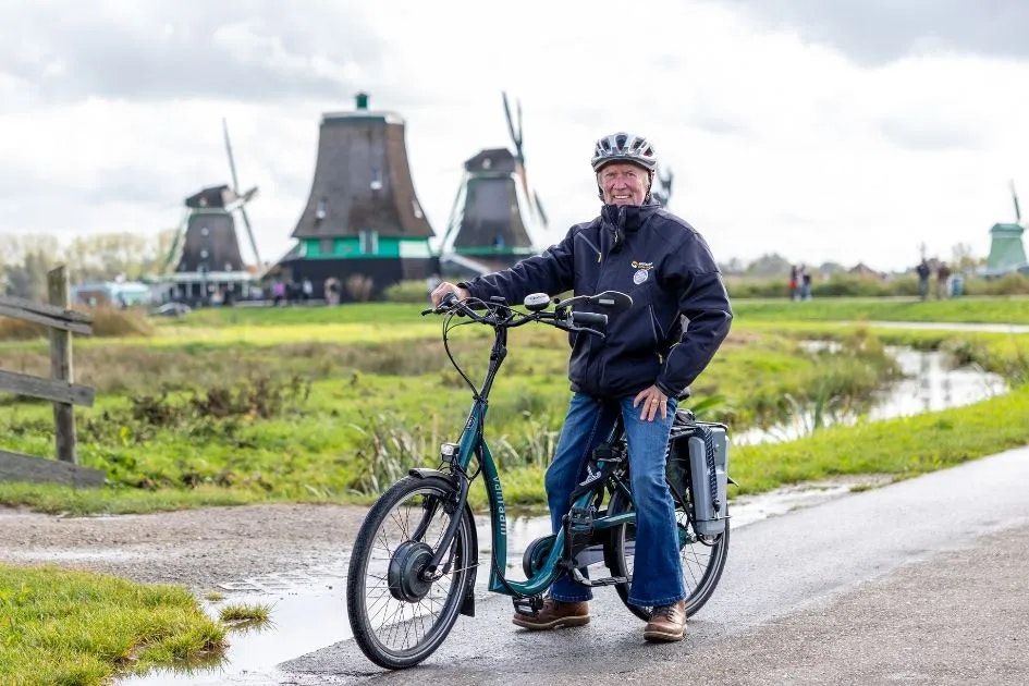 Harry Slinger Zaanse Schans met Balance fiets vanRaam Harry Slinger Zaanse Schans met Balance fiets vanRaam
