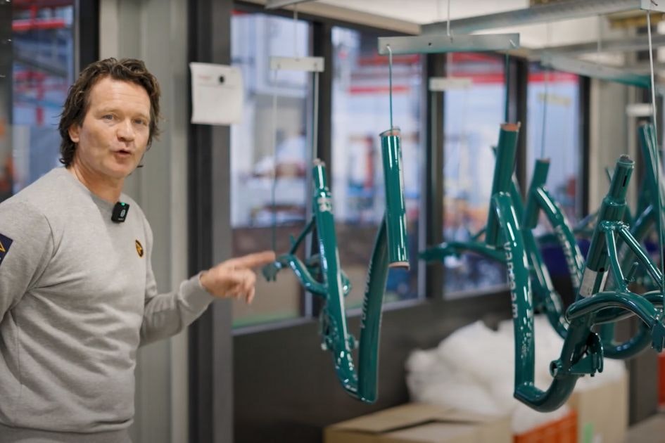 Sander Janson op bezoek bij fietsenfabrikant vanRaam Sander Janson op bezoek bij fietsenfabrikant vanRaam