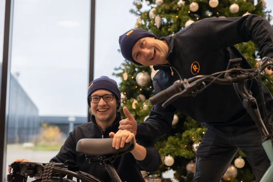 vanRaam collega s fietsen naar het Glazen Huis voor Spieren voor Spieren