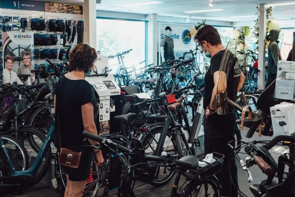 showroom Van Boxel Tweewielers vanRaam dealer