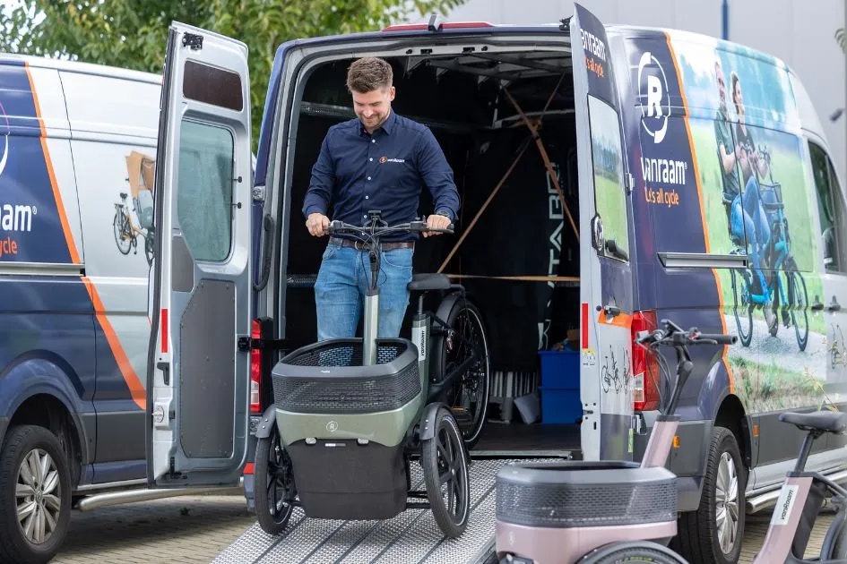 delivery of vanRaam bike at dealer