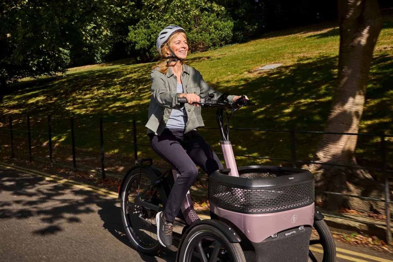 e-bike vanRaam Thuja with 2 wheels in front