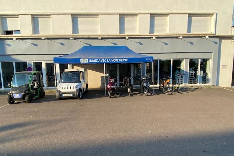 Bikez avec la voie verte Pouilly-sous-Charlieu bâtiment vanRaam