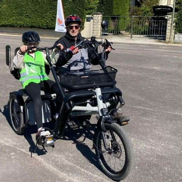 Vélo côte à côte Fun2Go vanRaam utilisé par l'association Tandem Club Dijonnais Vélo côte à côte Fun2Go vanRaam utilisé par l'association Tandem Club Dijonnais