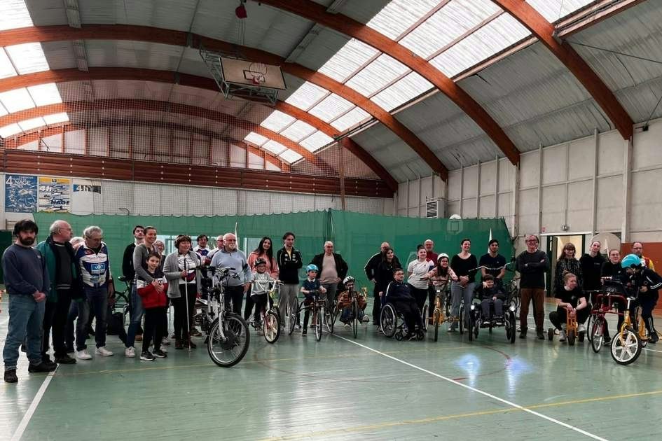 Bénévoles et adhérents du Tandem Club Dijonnais Bénévoles et adhérents du Tandem Club Dijonnais