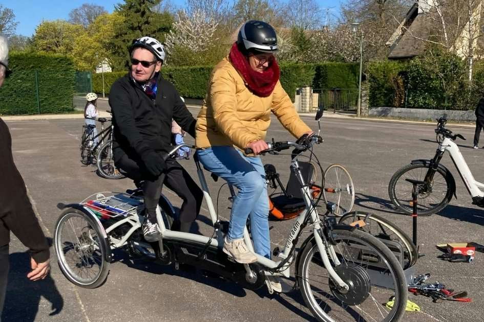 Vélo tandem Twinny Plus utilisé par l'association Tandem club dijonnais Vélo tandem Twinny Plus utilisé par l'association Tandem club dijonnais