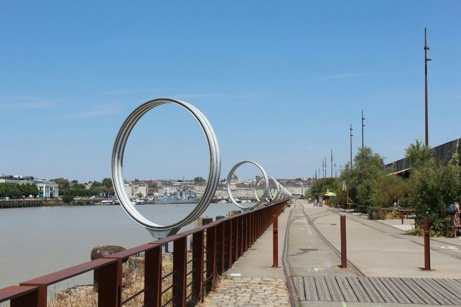 Nantes en vélo 3 roues anneaux de Buren Nantes en vélo 3 roues anneaux de Buren