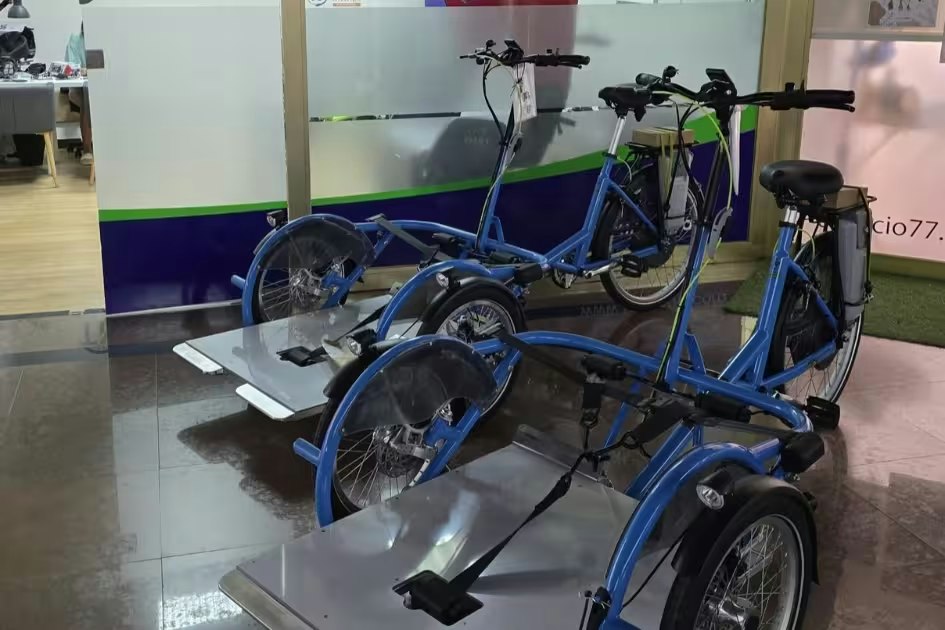 vanRaam dealer TRICIMad VeloPlus wheelchair bikes