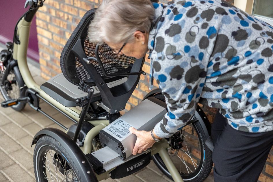 Bevestiging en verwijdering accu op de Easy Rider Compact 