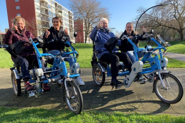 Fietsmaatjes Schiedam naar Parijs Fun2Go duofiets Foto Adri Edenburg