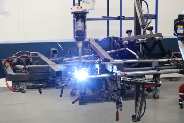 Van Raam productie aangepaste fietsen lasrobot