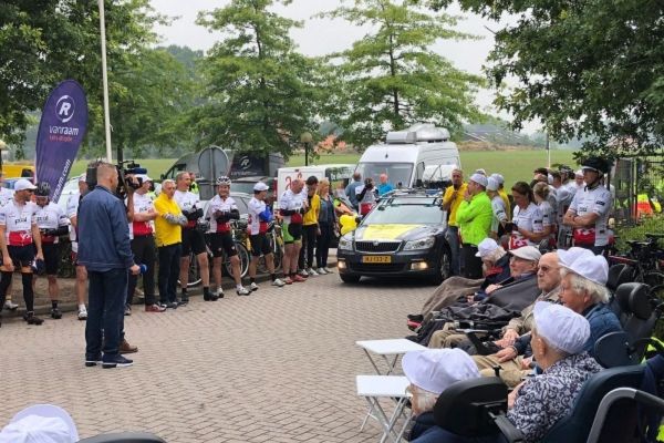 Le Tour De GOAL 2019 peleton aankomst