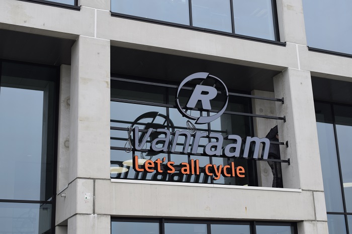Van Raam logo op voorzijde fietsfabriek