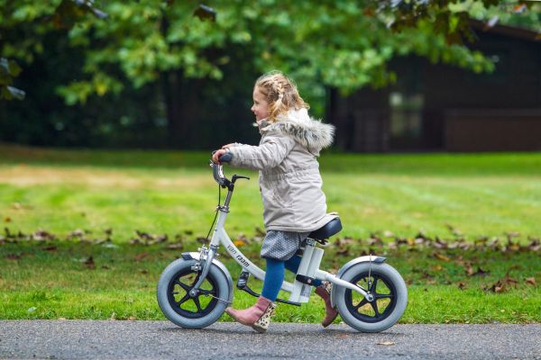 Mit kleinerem Rahmen City-Laufhilfe für Kinder von Van Raam