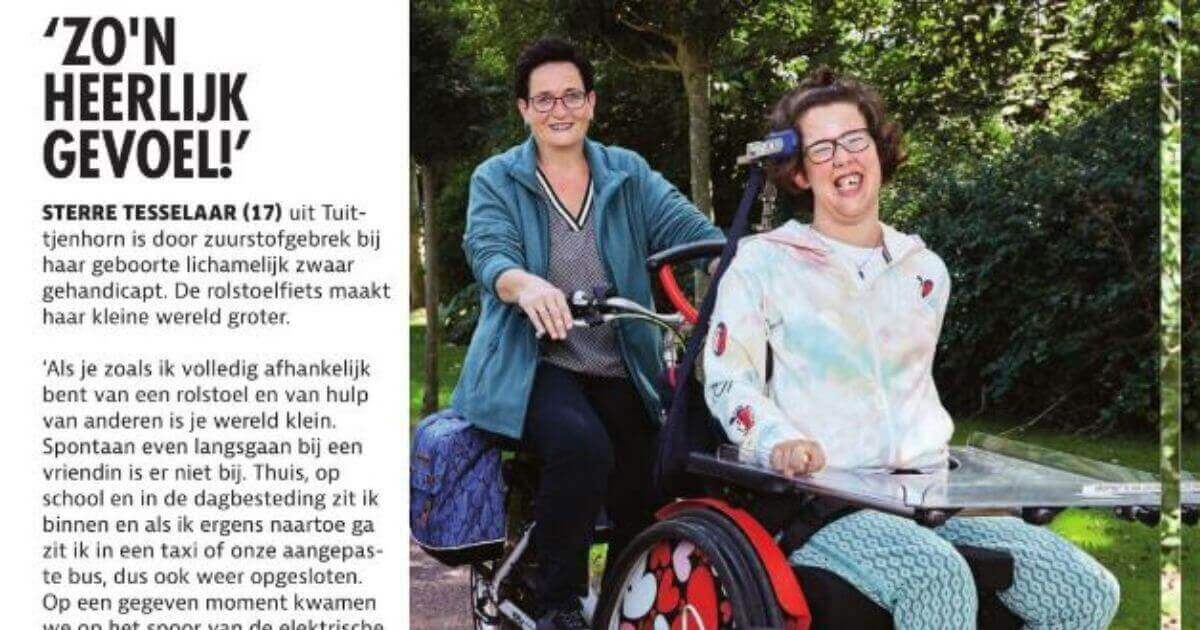 Aankondiging Begrafenis Foto Sterre over haar rolstoelfiets in ANWB Magazine Kampioen | Van Raam