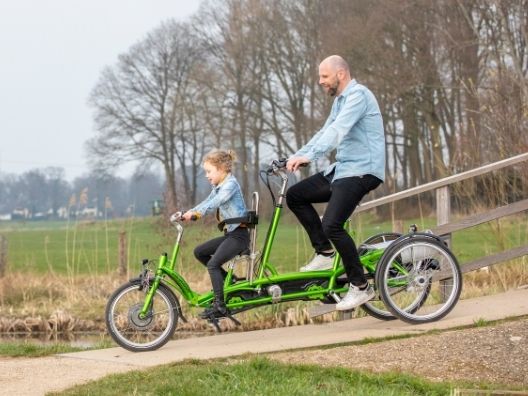 Van Raam What is a tandem Kivo Plus tricycle tandem