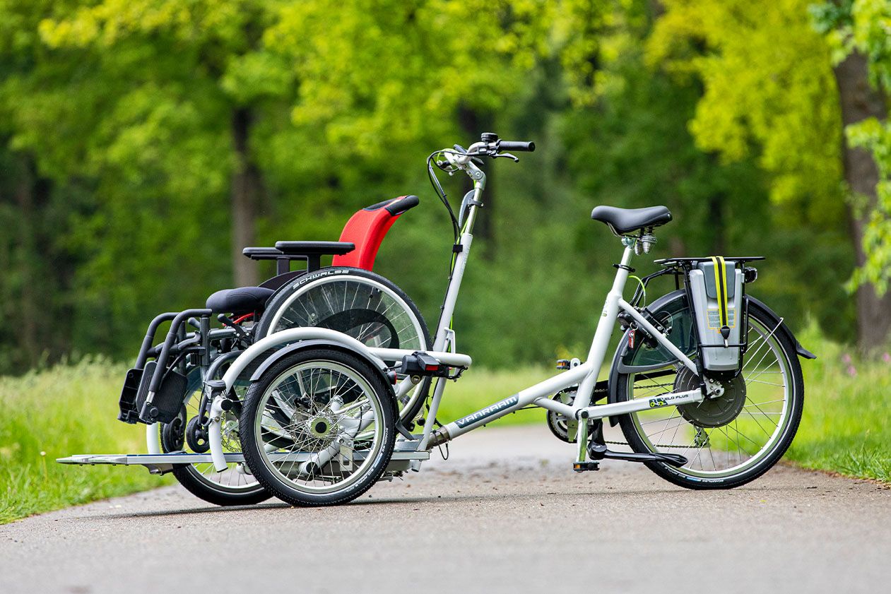 Rolstoel op rolstoelfiets VeloPlus Van Raam