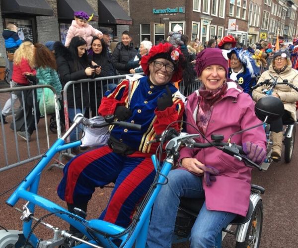 Sinterklaas intocht in Leiden fietsmaatjes Leiden Leiderdorp Van Raam duofiets Fun2Go