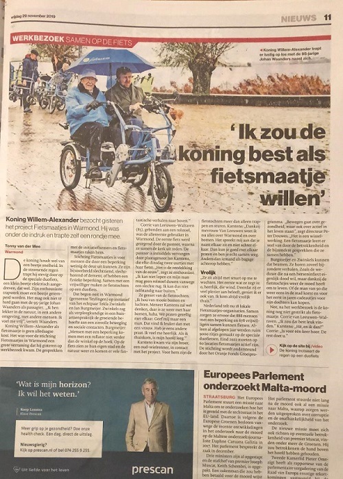 König auf einem Duo Fahrrad Fietsmaatjes in der Zeitung de Gelderlander