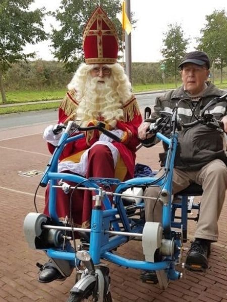Sinterklaas intocht Fietsmaatjes Leiden en Leiderdorp intocht Leiderdorp Sint op Van Raam duofiets Fun2Go
