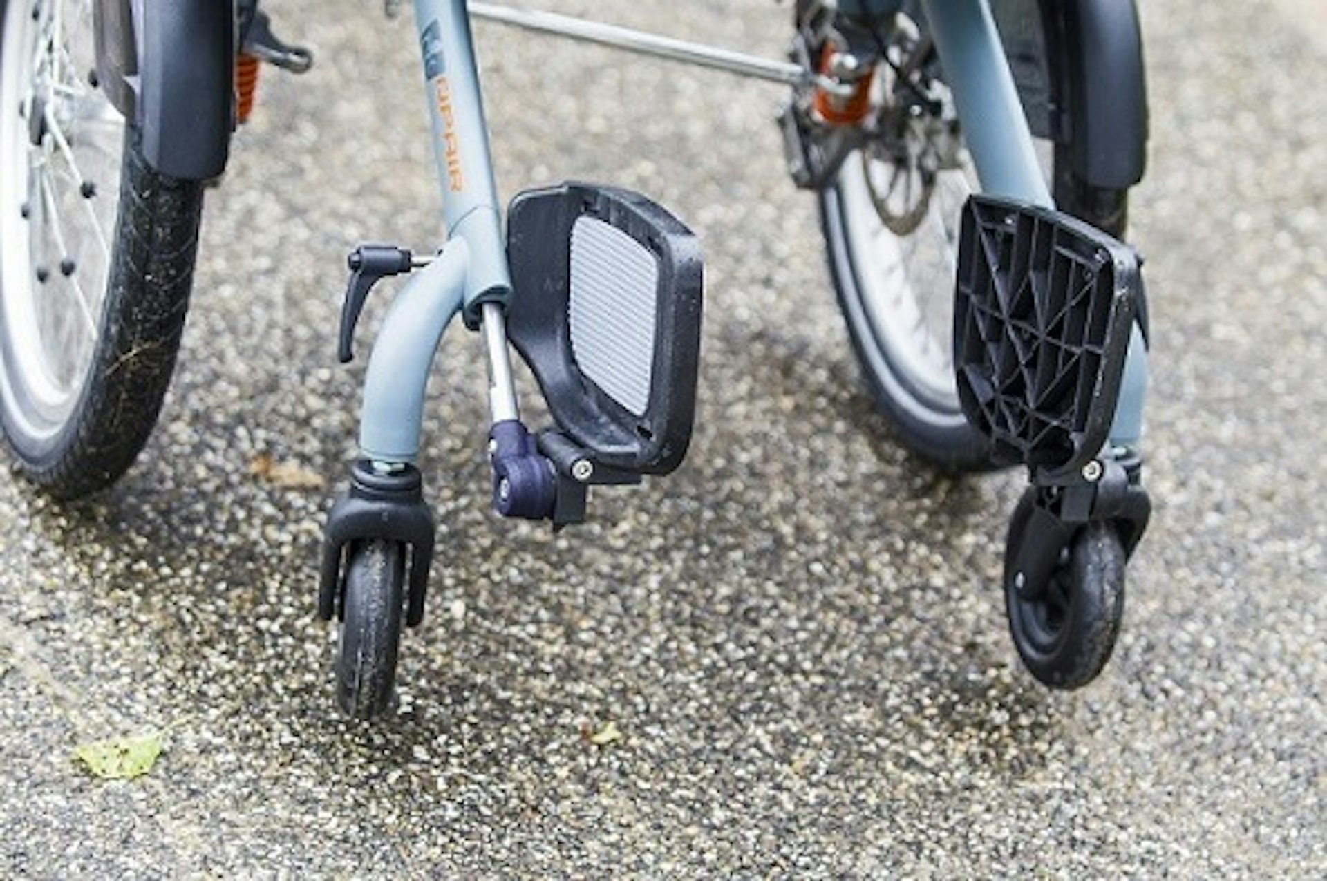 opklapbare voetensteunen rolstoelfiets