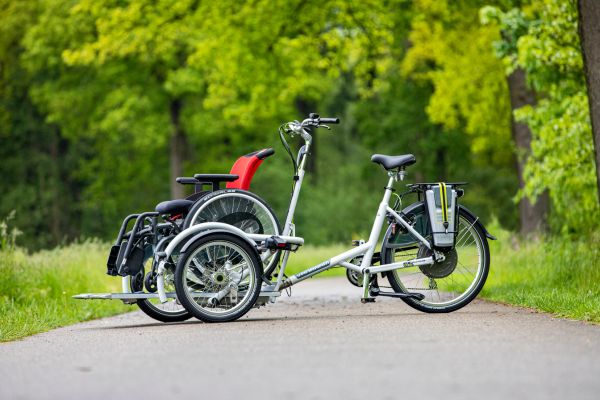 Rolstoelbakfiets VeloPlus met plateau voor rolstoel