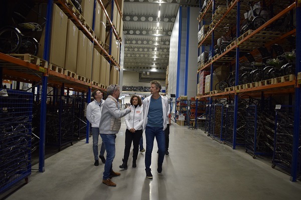 Edwin-van-der-Sar-Magazijn-Van-Raam-fietsfabriek