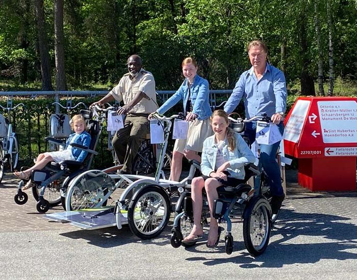 Nieuwe aangepaste fietsen Van Raam geleverd aan Park Hoge Veluwe