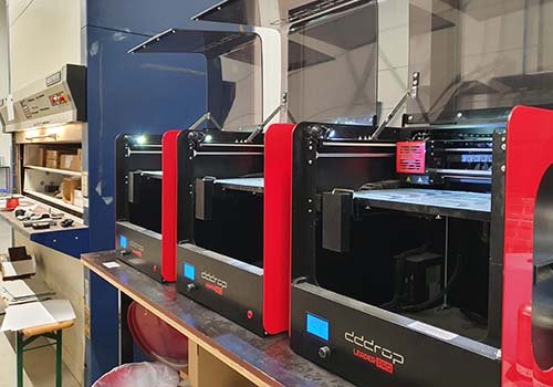 Van Raam FDM 3D printer prints parts against corona
