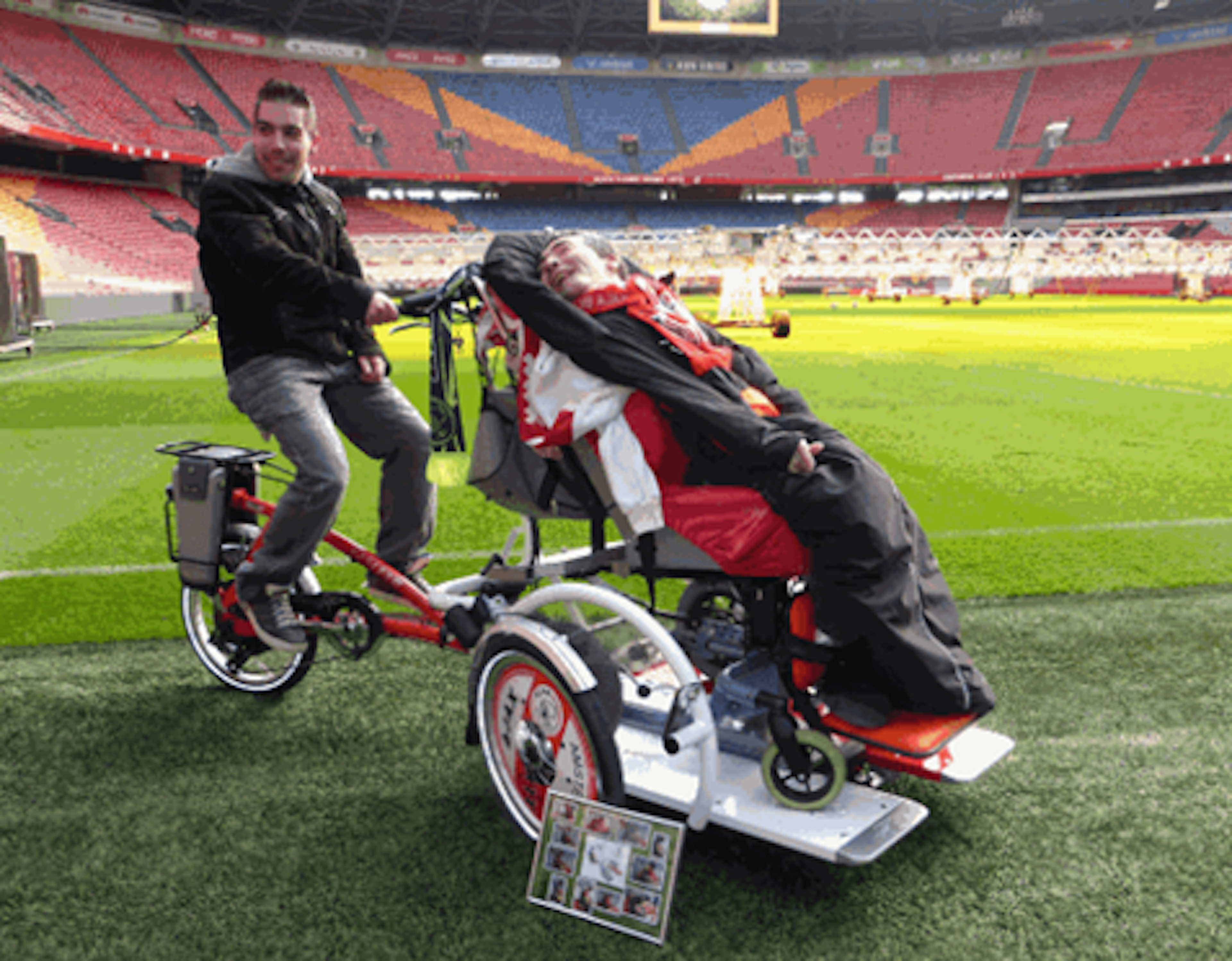 Ajax rolstoelfiets voor Frank
