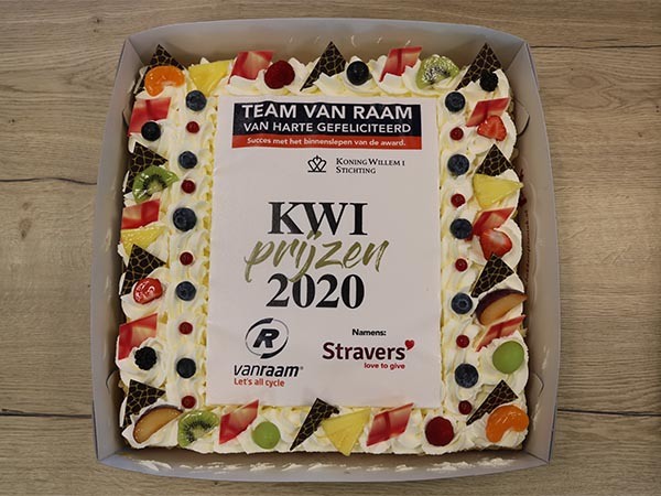 Van Raam krijgt taart KW1 prijs van Stravers