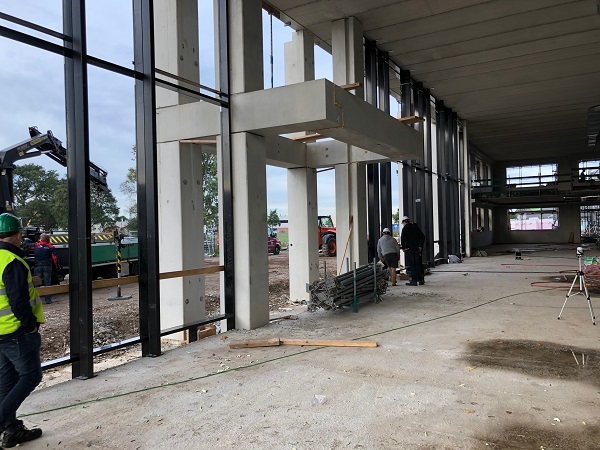 Week-39-hoofdingang-nieuwbouw-Van-Raam