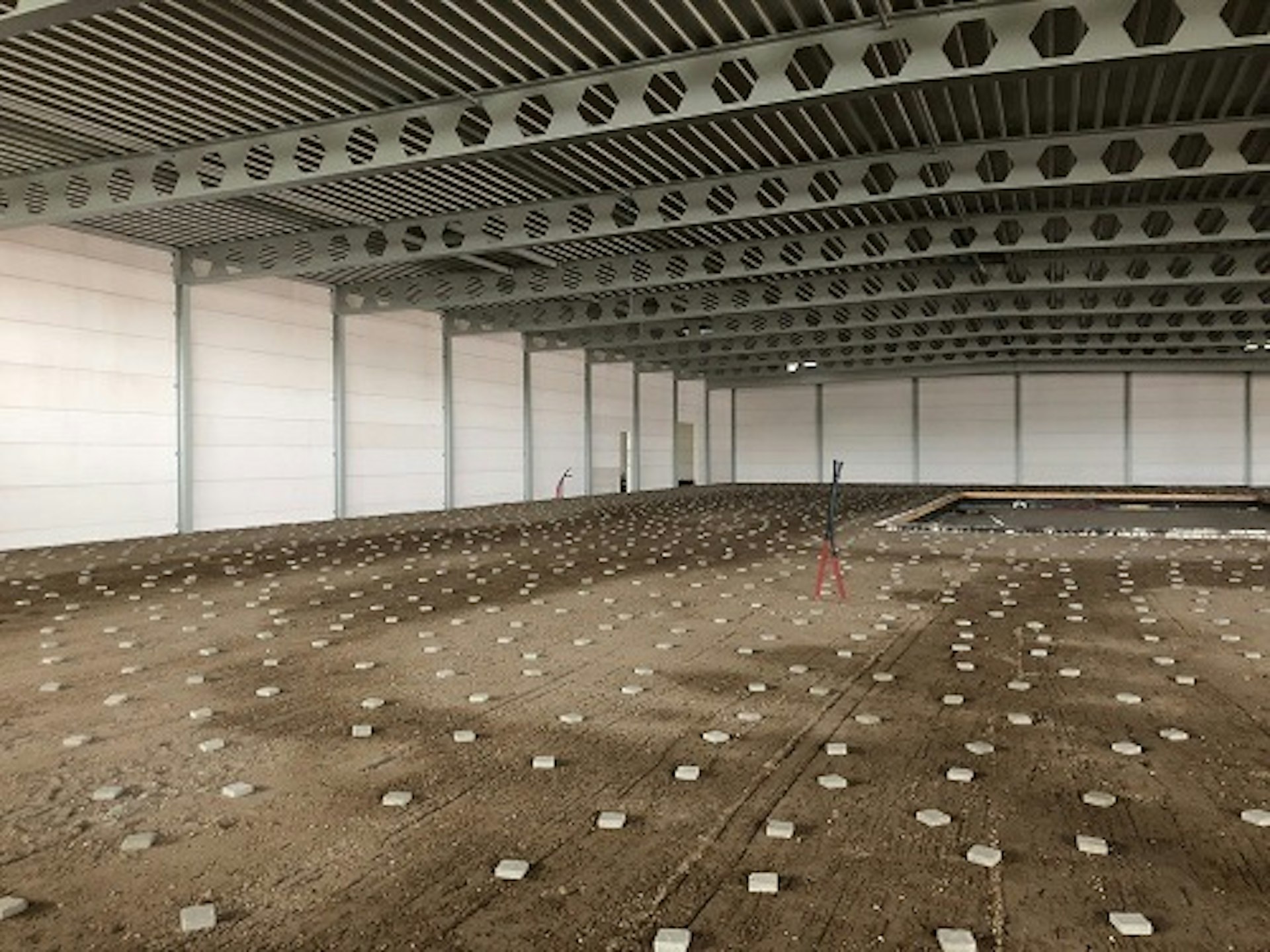 week-35-blokjes-om-betonmatten-op-te-leggen-Van-Raam-nieuwbouw