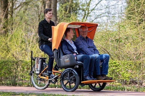 Riksja cargo bike Chat van Van Raam geschikt om personen te vervoeren
