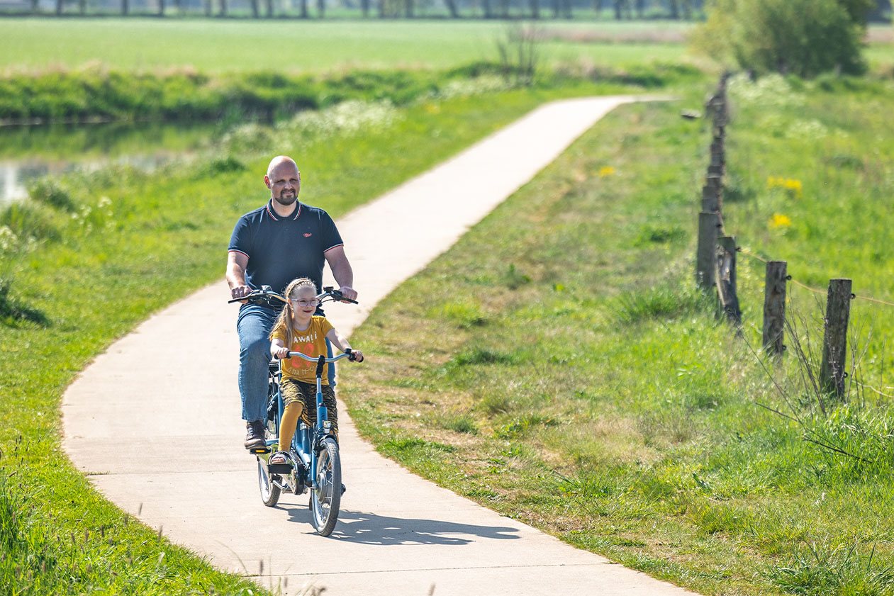 Van Raam Kivo tandemrad Kind fuer Kind mit einer Behinderung