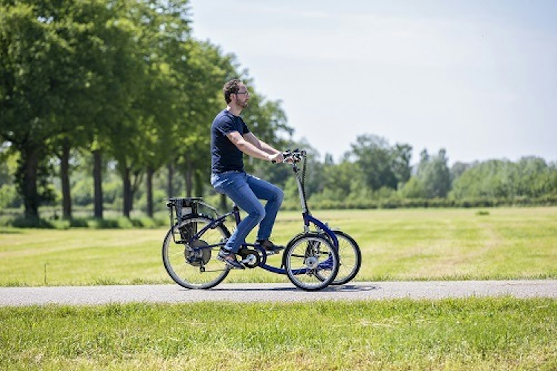Tricycle with two wheels in the front Viktor