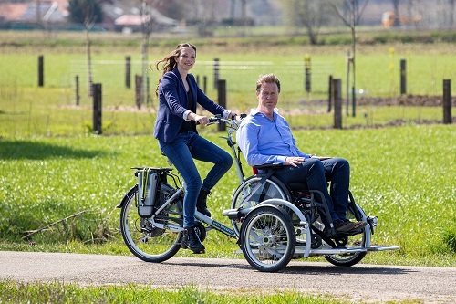 Radfahren mit einem Bein auf Van Raam Spezialfahrrad Rolsltuhlfahrrad VeloPlus