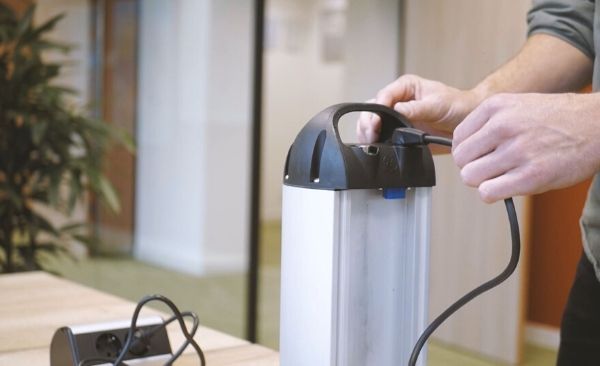 Charge the Van Raam Cube battery
