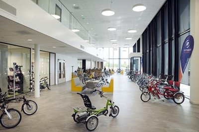 Showroom Van Raam avec vélos handisport