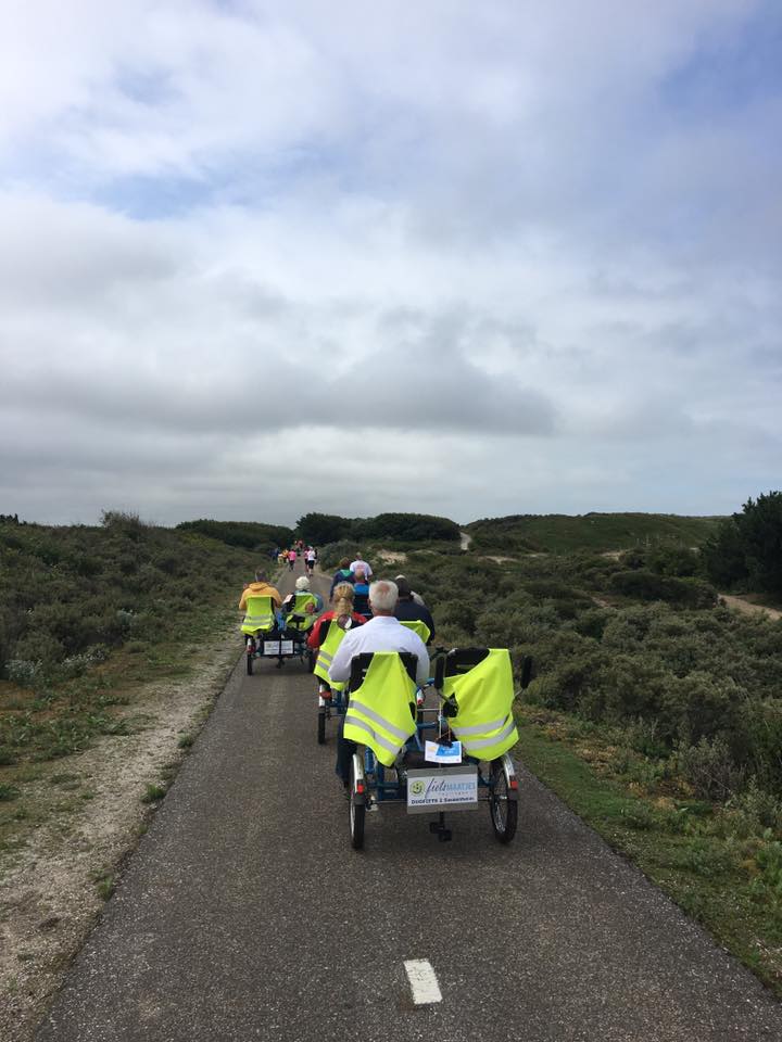 Fietsmaatjes met duofietsen in Noordwijk